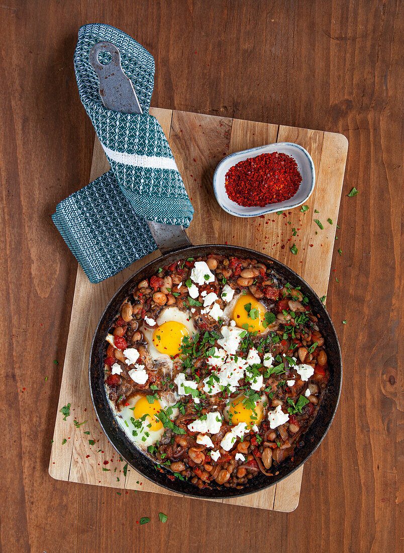 Shakshuka with pulses and eggs