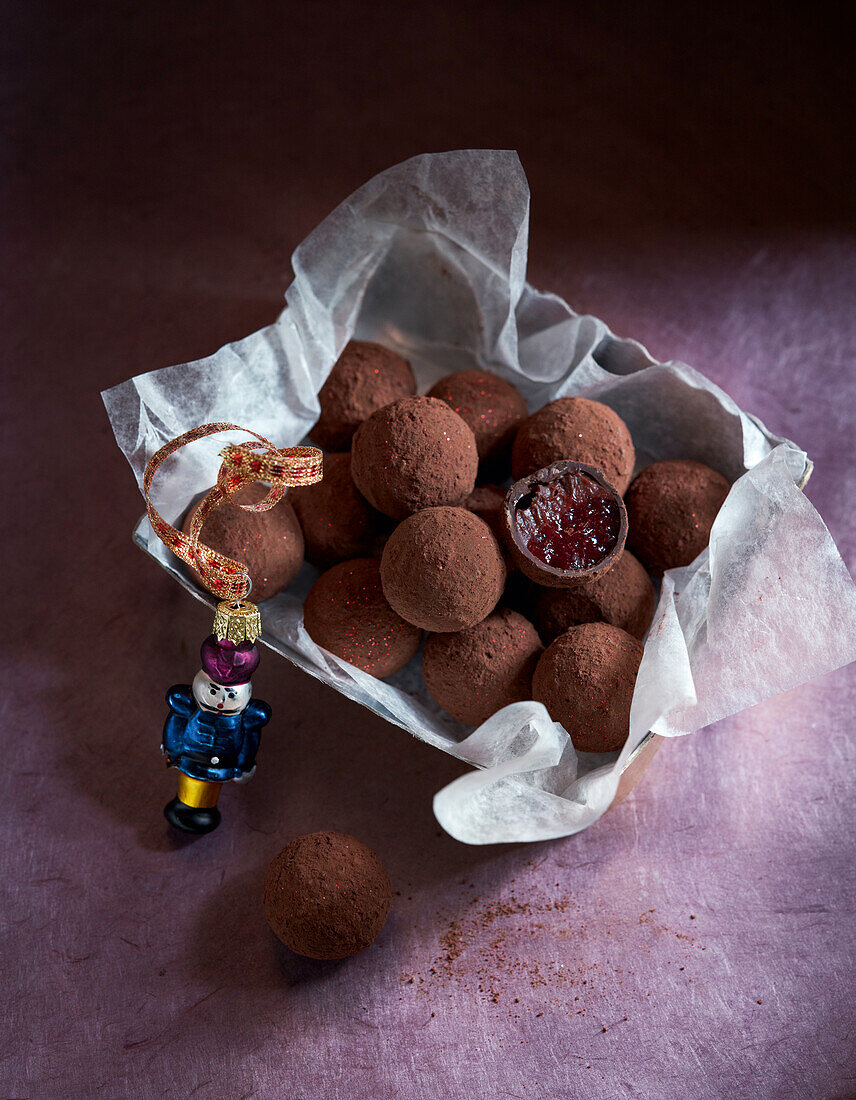 Lebkuchentrüffel mit Preiselbeeren und Gin