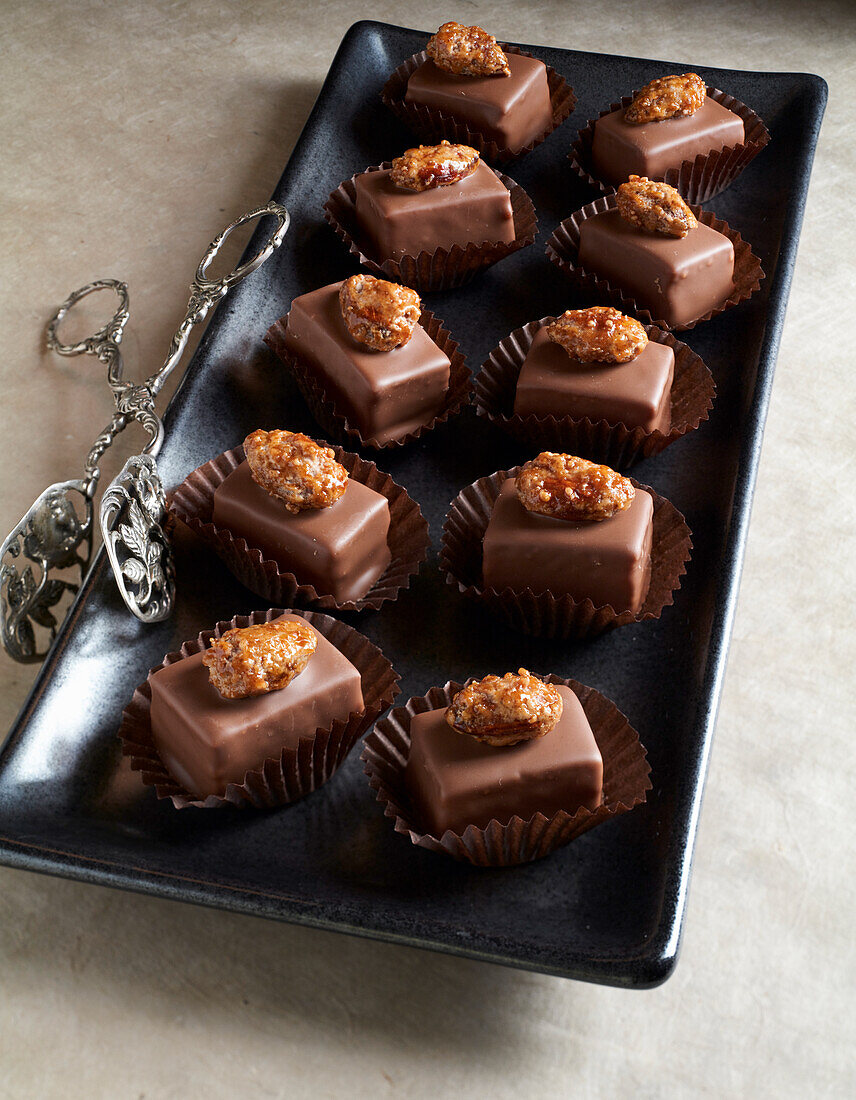 Gebrannte-Mandel-Pralinen mit Amaretto und Marzipan