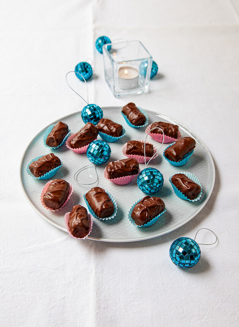 Red wine pralines with plums