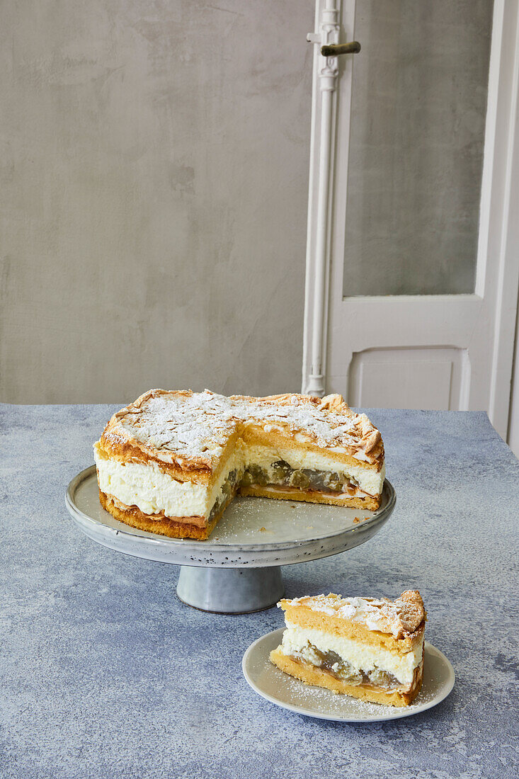 Meringue and almond cake