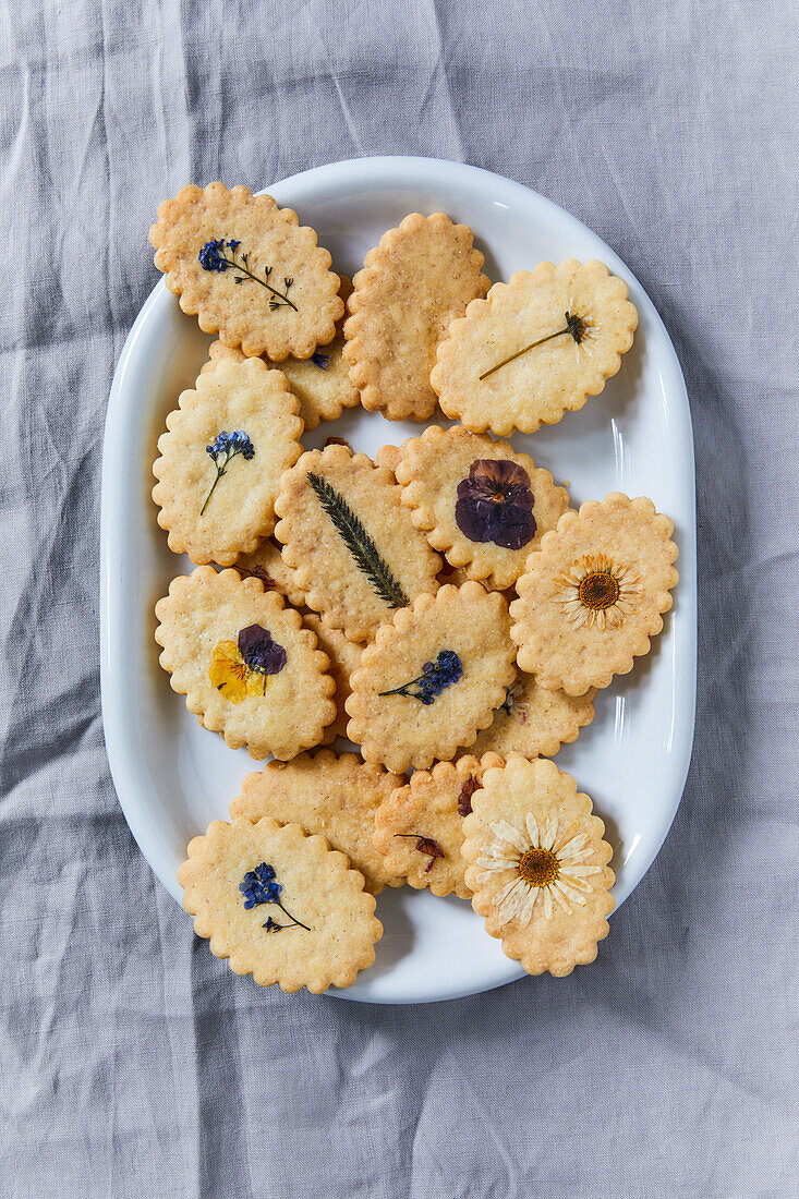 Shortbread with edible flowers