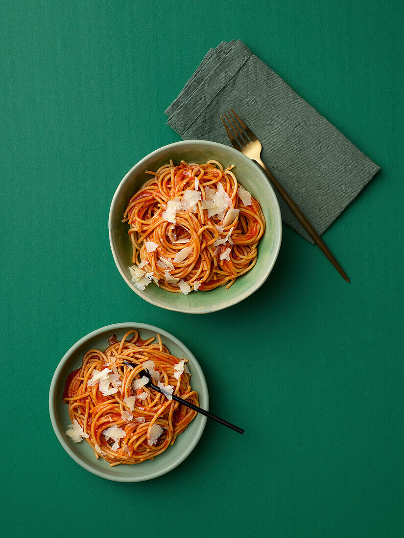 Vollkornspaghetti Napoli mit Parmesan