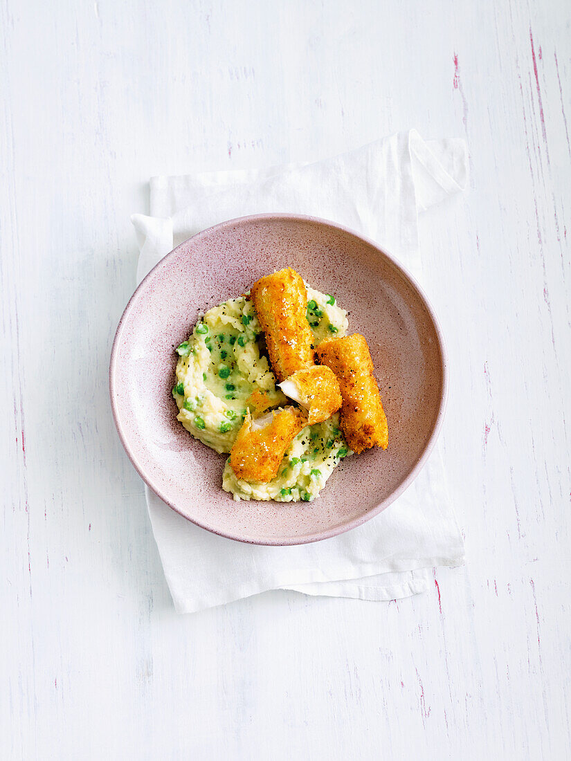 Fish fingers with mashed potatoes