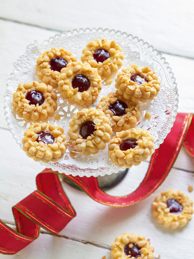 Pine nut rings with Christmas jelly