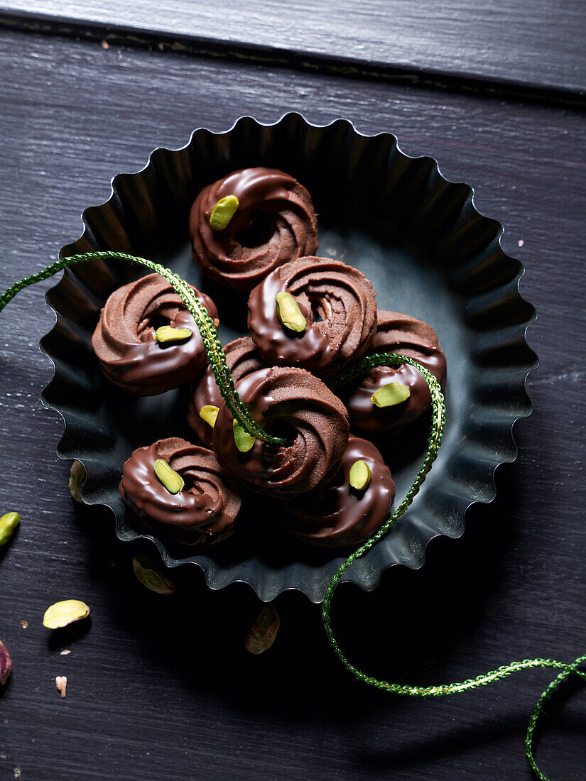 Nougat wreaths with pistachios