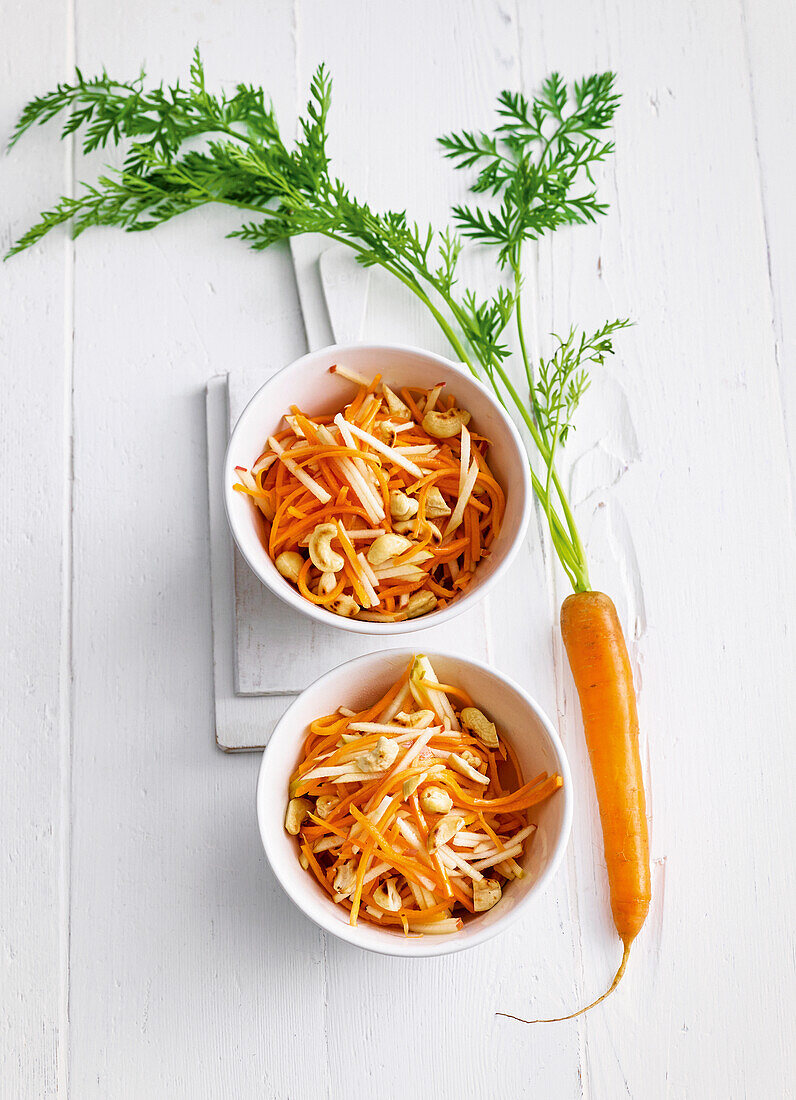 Carrot and apple crudités with cashew nuts