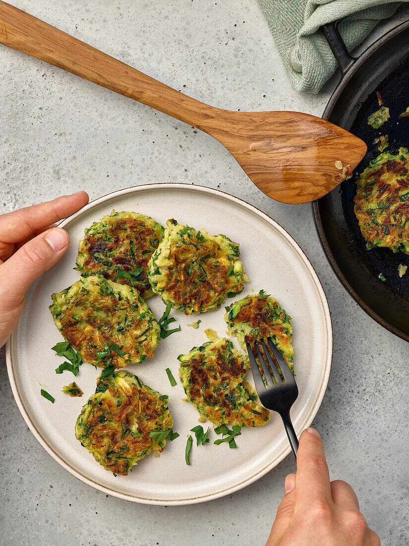 Mücver (Turkish courgette fritters)