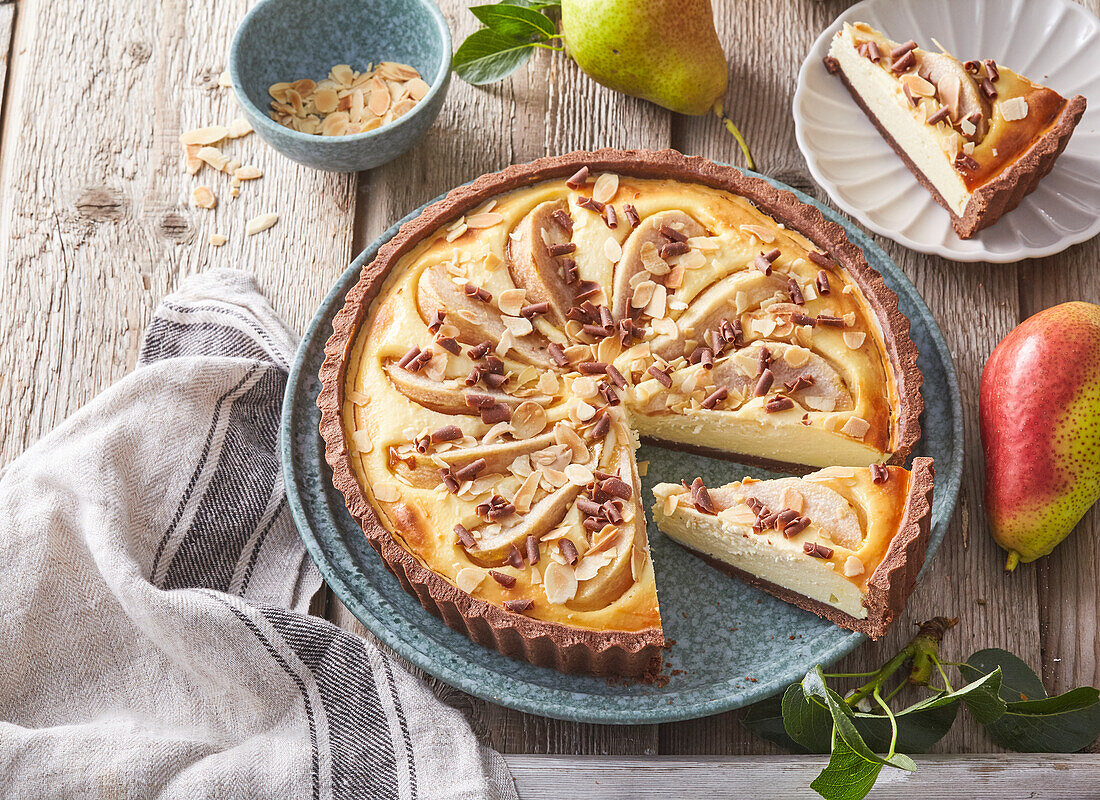 Pear cheesecake with almonds