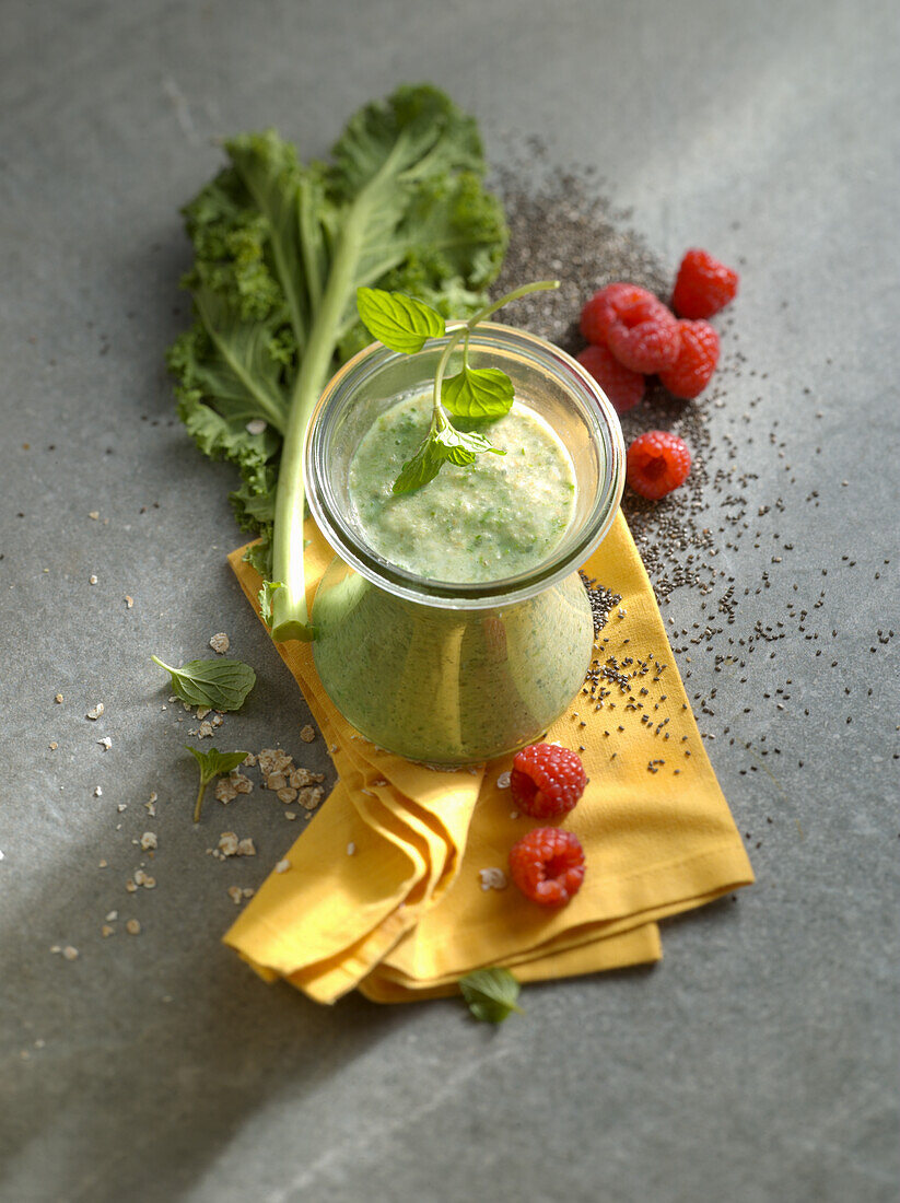 Kale smoothie with raspberries and chia seeds