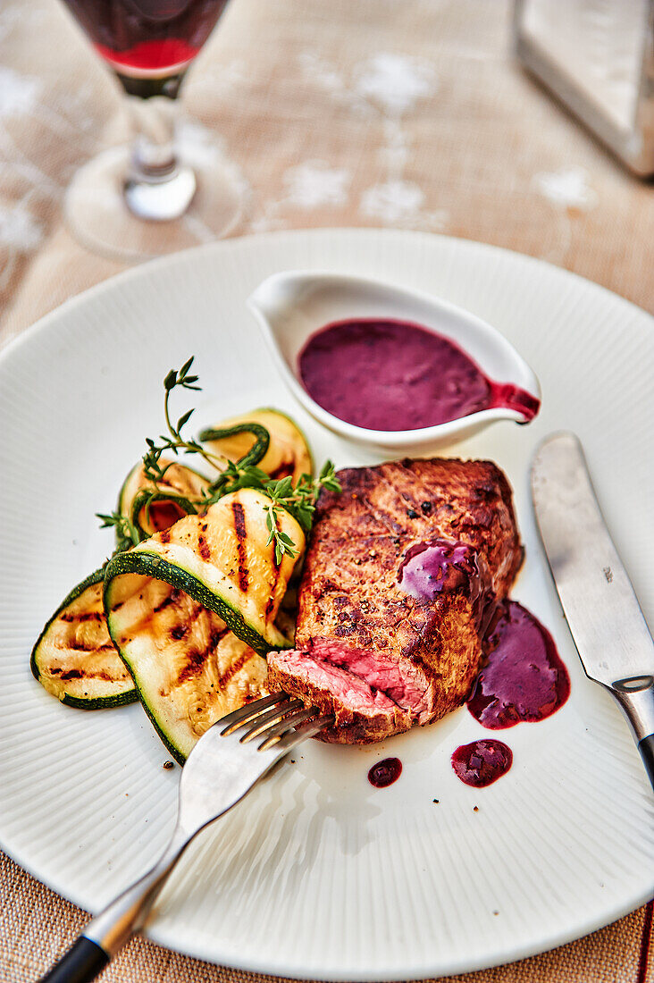 Grilled beef steak with courgettes and red wine sauce