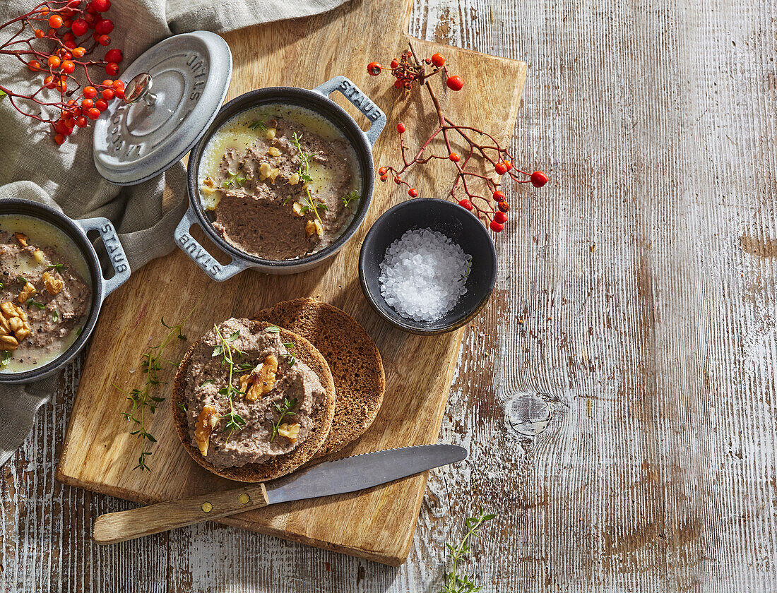 Mushroom pâté with walnuts