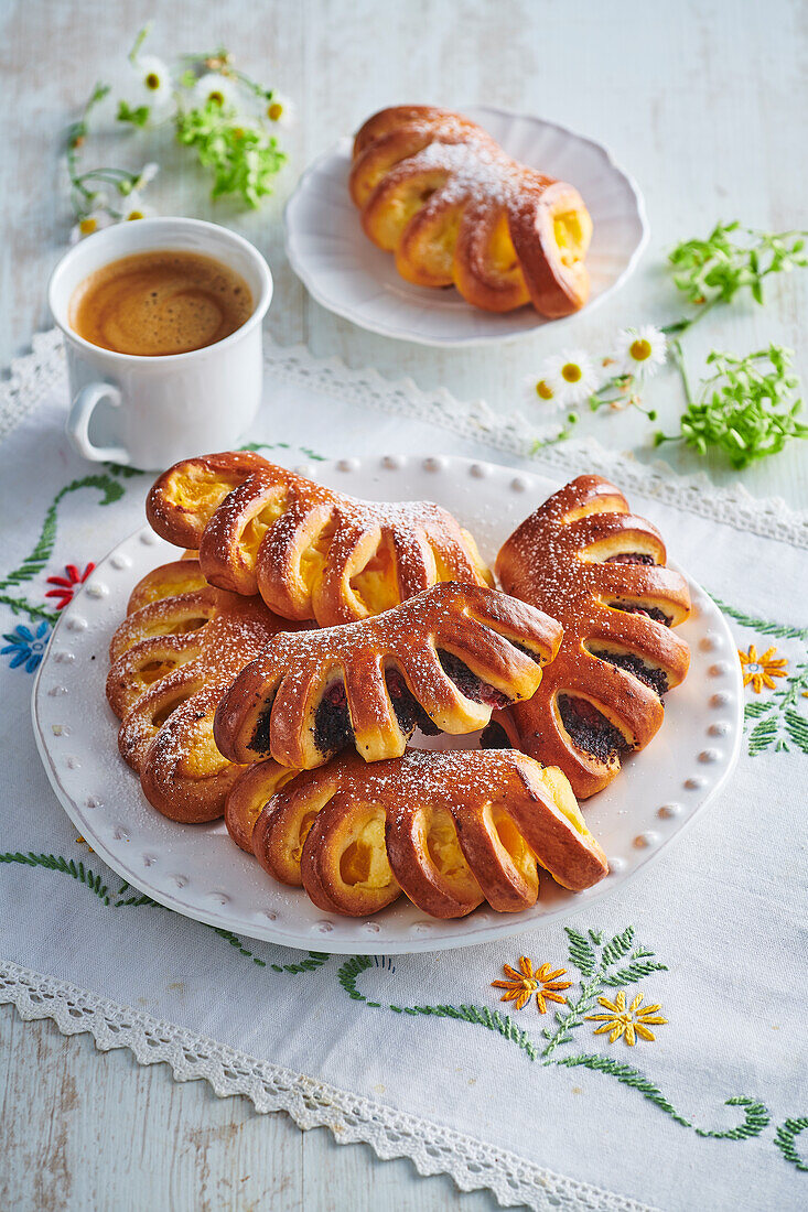 Cockscombs with poppy seed and quark filling