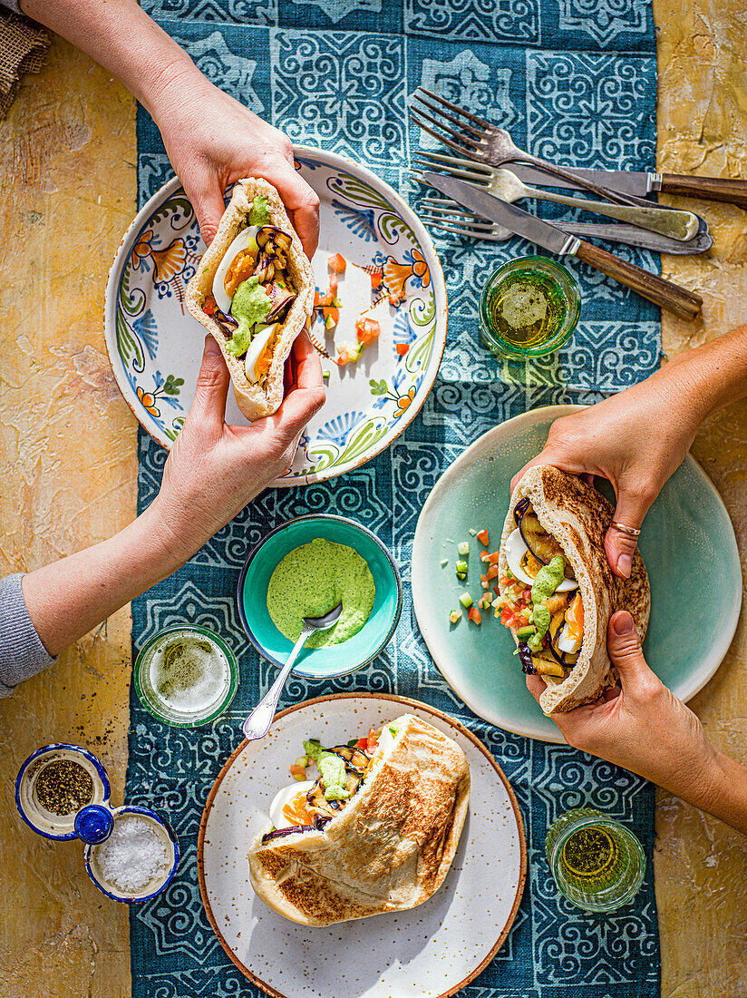 Sabich Sarnie mit grünem Tahini