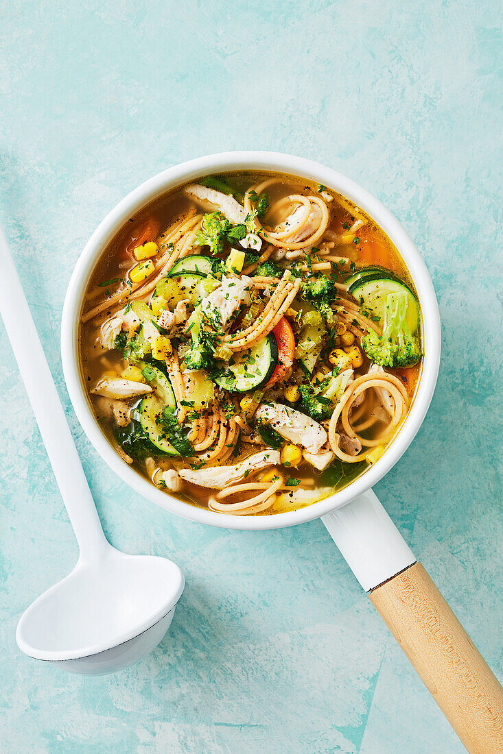 Hühnersuppe mit Nudeln