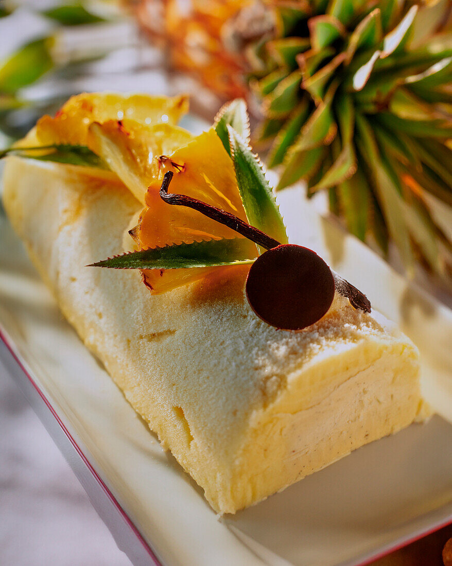 Pineapple bûche