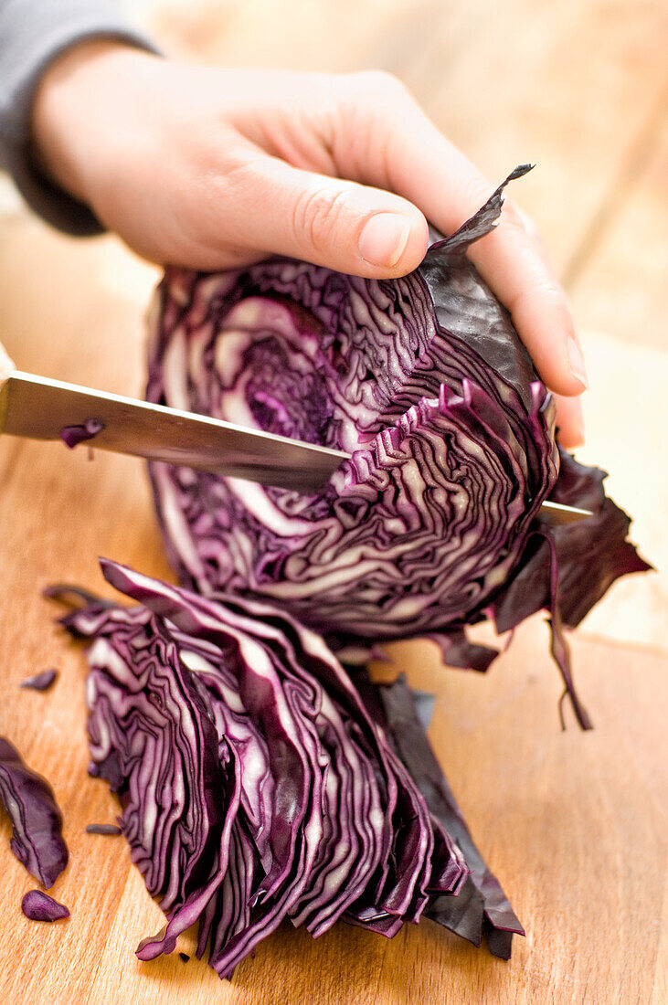 Cutting red cabbage