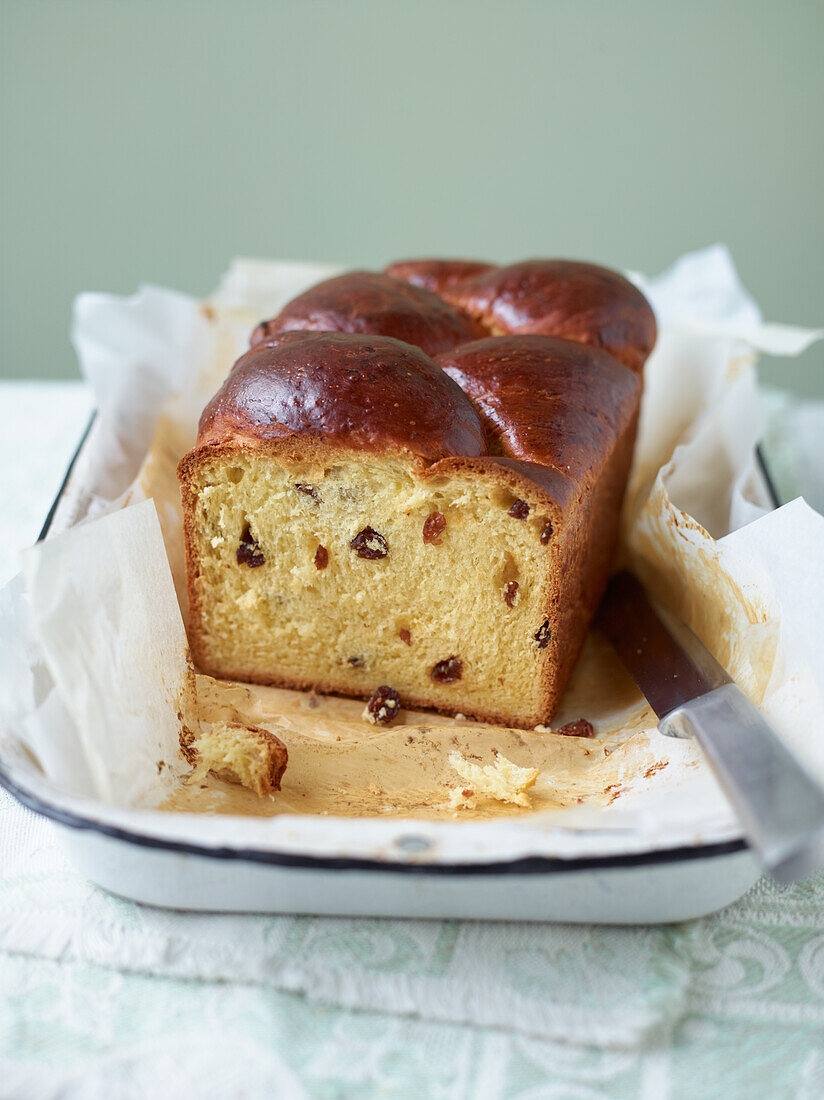 Sunday cake - yeast cake with sultanas