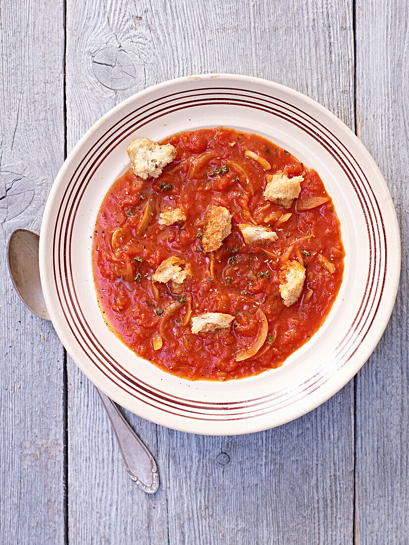 Tomatensuppe mit Baguette