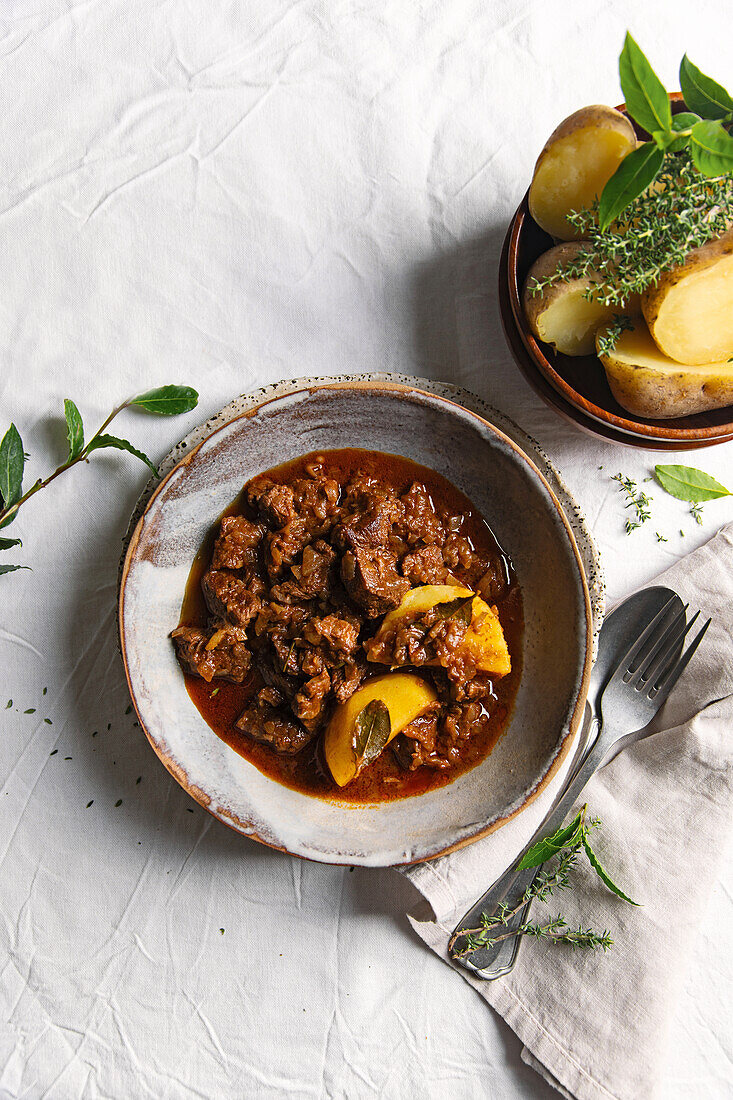 Friaulisches Rindergulasch mit Salzkartoffeln