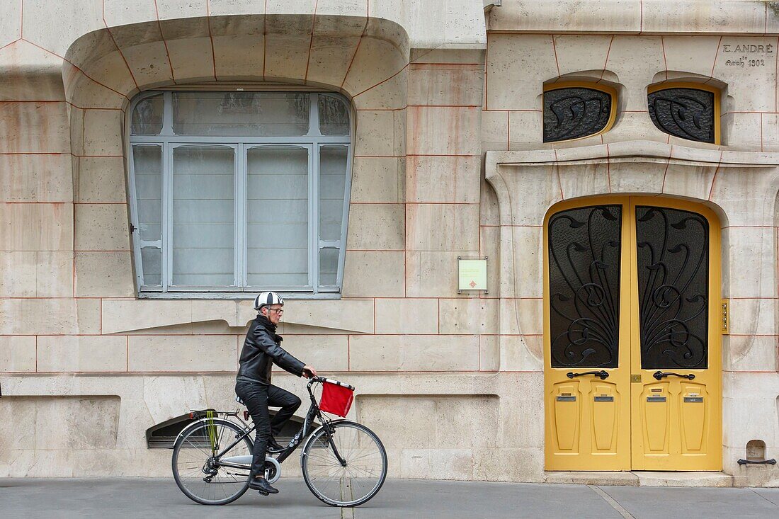 France,Meurthe et Moselle,Nancy,facade of an apartment building (1904) by architect Emile Andre in Art Nouveau style in Foch avenue