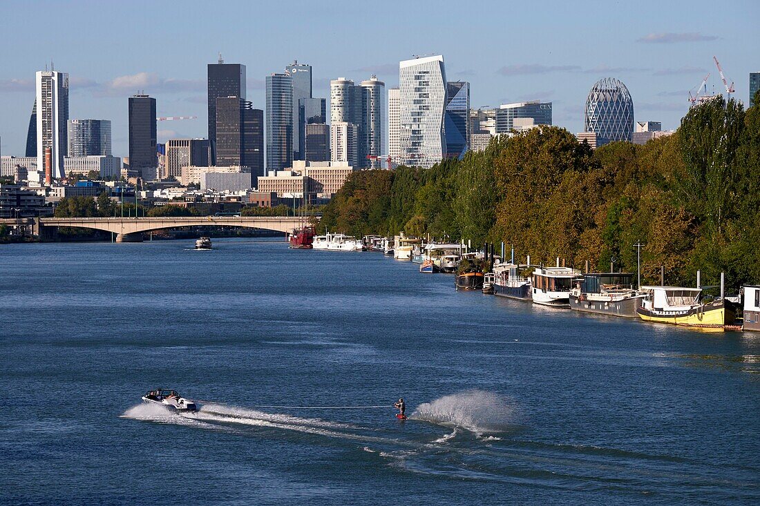 France,Hauts de Seine,the Suresne bridge,the Defense and the Bois de Boulogne from the Avre footbridge,Water skiing on the Seine