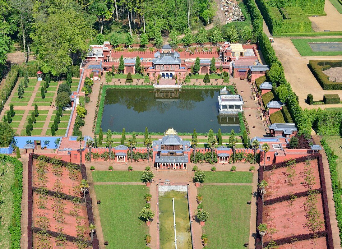 Frankreich,Eure,Le Neubourg,Chateau du Champ de Bataille,Schloss aus dem 17. Jahrhundert, das von seinem Besitzer, dem Innenarchitekten Jacques Garcia, renoviert wurde,Mughal-Pavillon (Luftaufnahme)