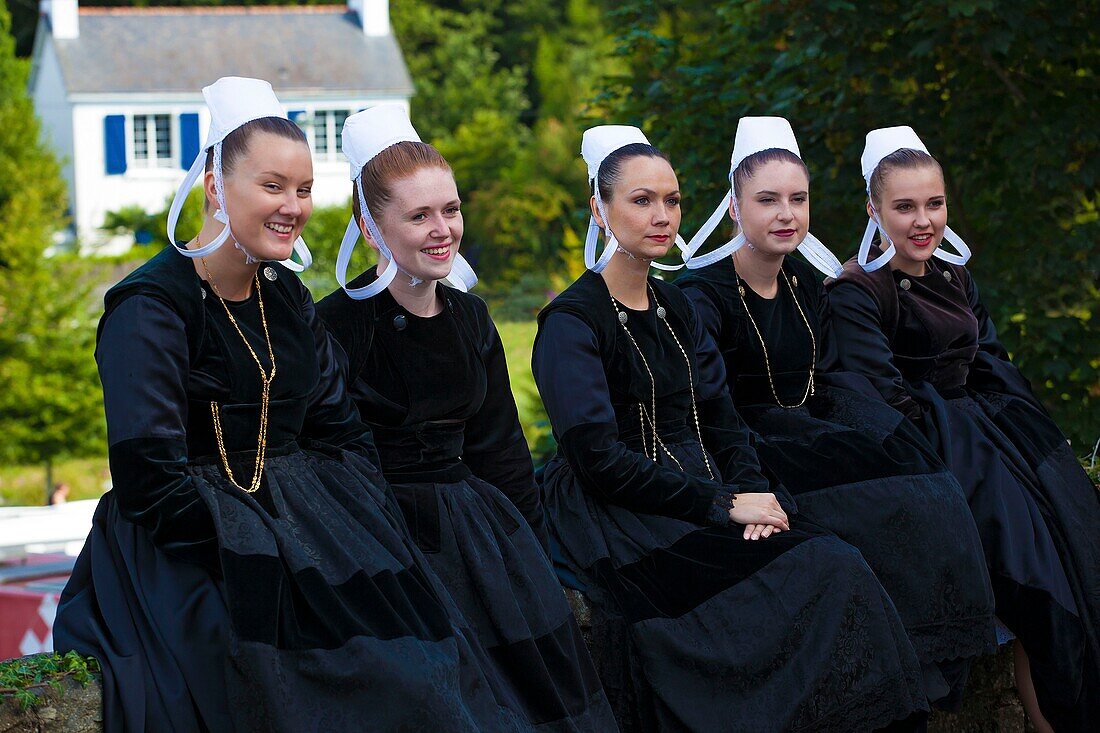 Frankreich,Finistere,Gorse Flower Festival 2015 in Pont Aven,Cercle Eostiged Ar Stangala de Kerfeunteun Quimper