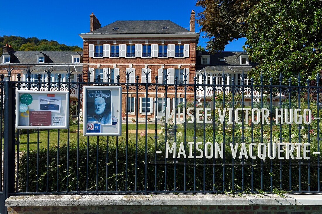 Frankreich,Seine-Maritime,Pays de Caux,Regionaler Naturpark der normannischen Seine-Mäander,Villequier,Dorf an den Ufern der Seine,Heimat der Familie Vacquerie, in der Victor Hugo mehrmals verweilte und die heute ein Victor-Hugo-Museum ist