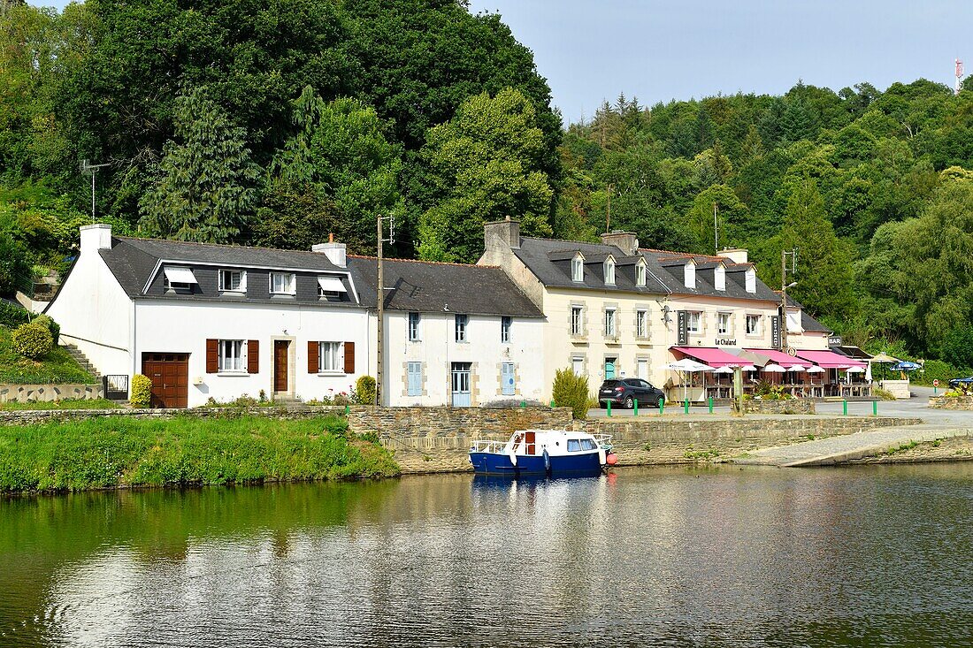 France,Finistere,Chateauneuf du Faou,view from the Aulne river