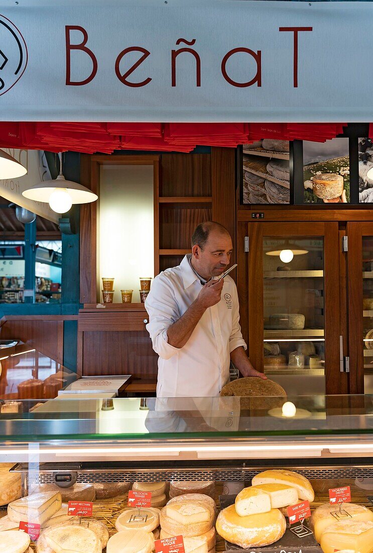 Frankreich,Pyrenees Atlantiques,Baskenland,Saint Jean de Luz,die Markthalle,Käse Beñat,Lieferant von Sterneköchen