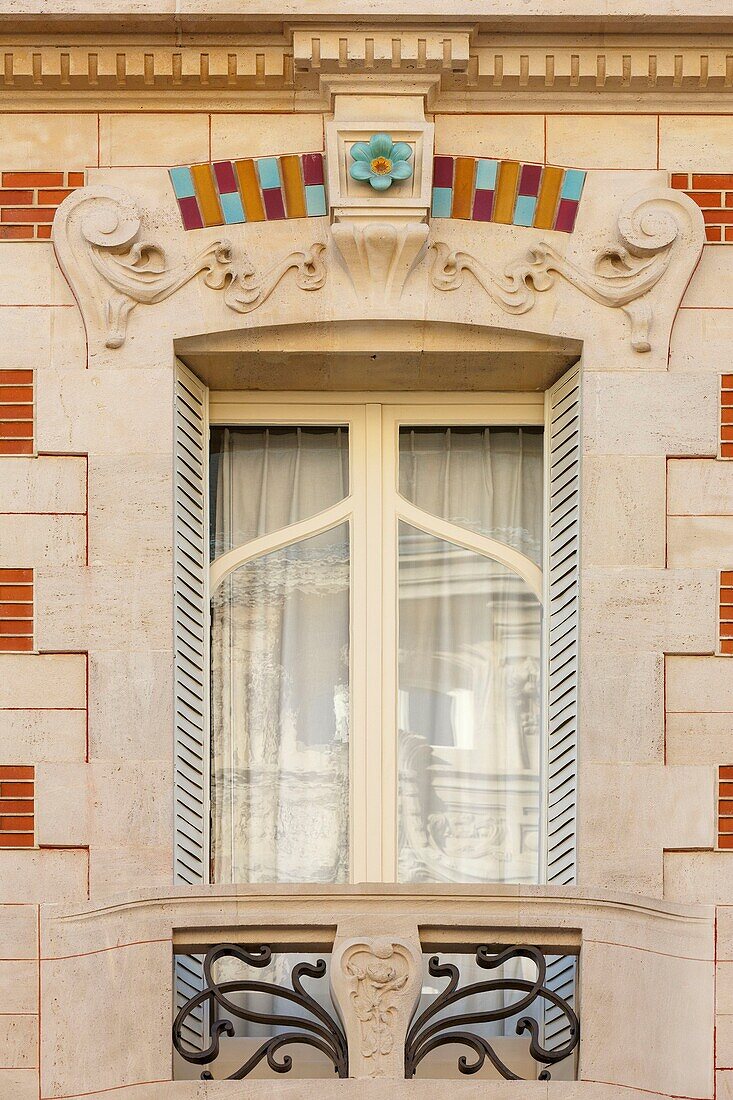Frankreich,Meurthe et Moselle,Nancy,Fassade eines Hauses im Jugendstil in der Straße Begonias