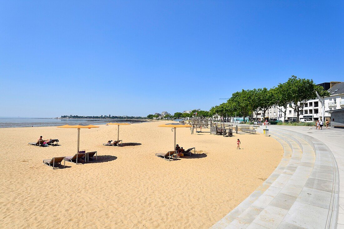 France,Loire Atlantique,Saint-Nazaire,Quai de la Jetée Ouest,the beach (Grande Plage) along Boulevard de Verdun