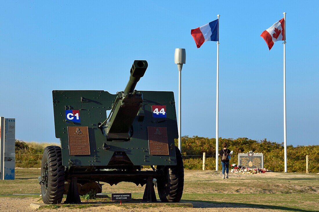 France,Calvados,Courseulles sur Mer,Juno Beach Centre,museum dedicated to Canada's role during the Second World War,Ordnance QF 25-pounder cannon