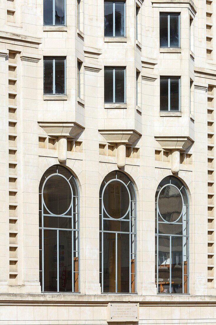 Frankreich,Meurthe et Moselle,Nancy,Art-Deco-Fassade der Bibliothek der Universität für Recht und Wirtschaft in der Rue de Serre