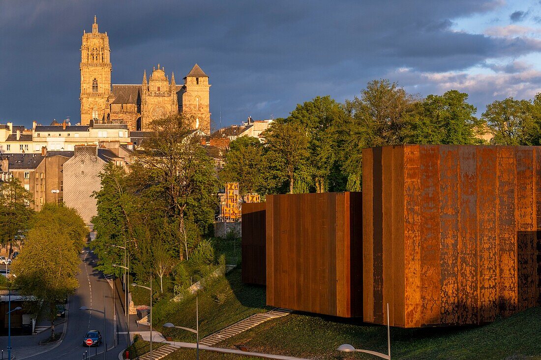 France,Aveyron,Rodez,the Soulages (1919-2022) Museum,designed by the Catalan architects RCR associated with Passelac & Roques and Notre Dame cathedral