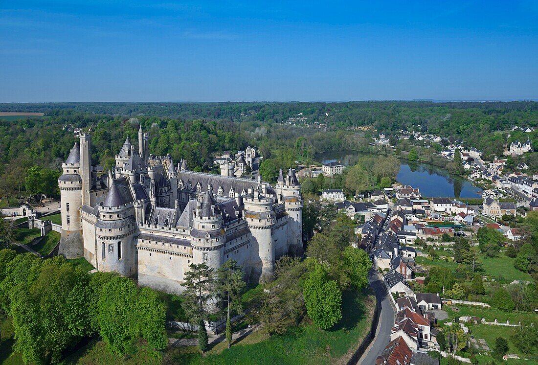 Frankreich,Oise,das Schloss von Pierrefonds (Luftaufnahme)