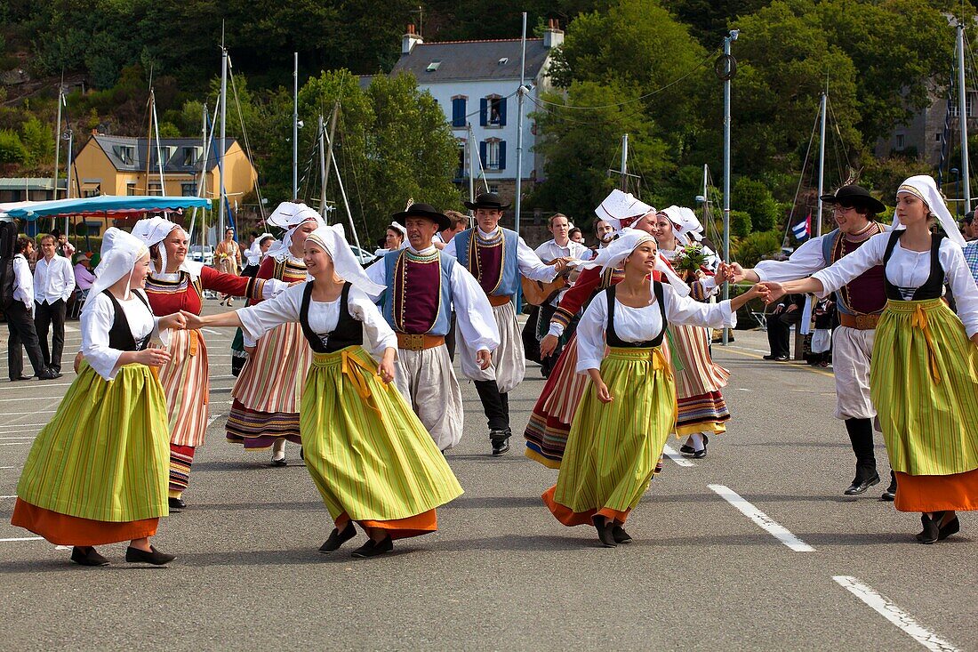 France,Finistere,Gorse Flower Festival 2015 in Pont Aven,Cercle Ar Pintiged Foën Fouesnant