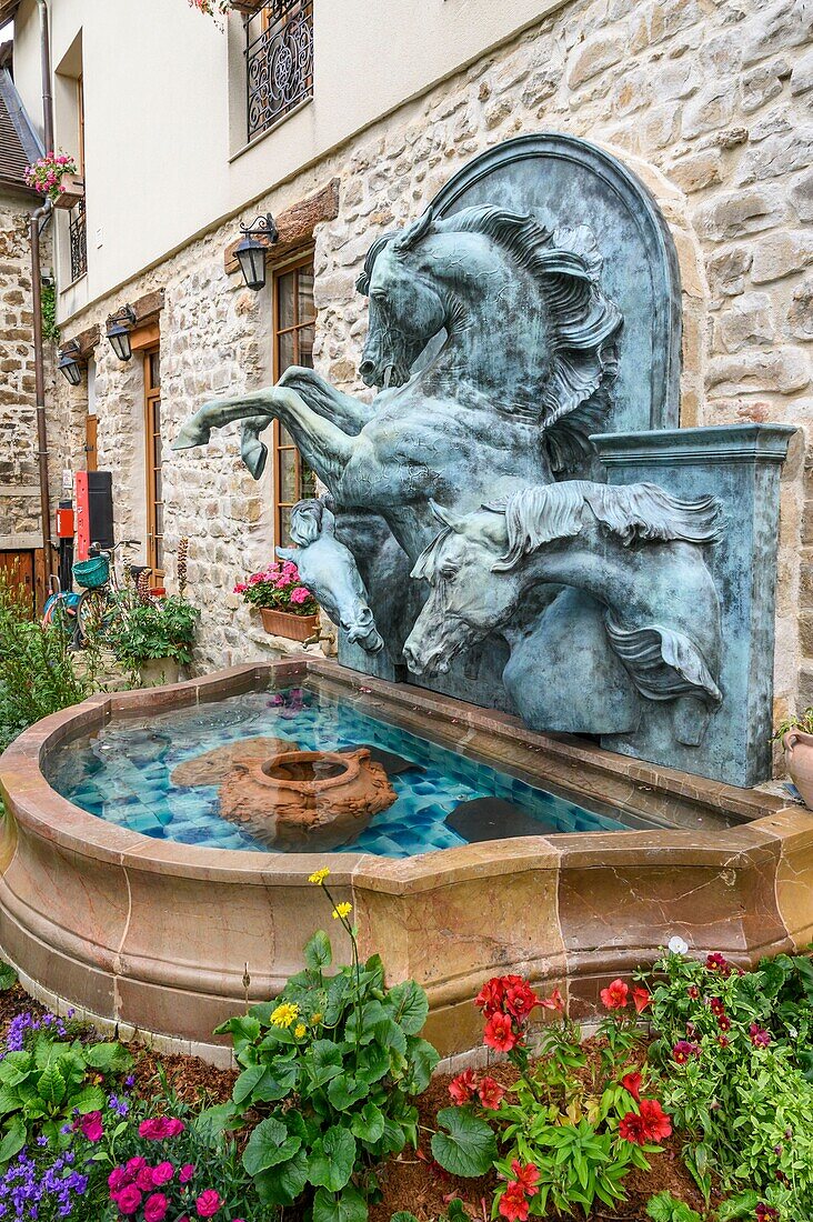 France,Seine-et-Marne,Barbizon,natural regional park of Gâtinais,sculpture and fountain in the Besharat garden museum