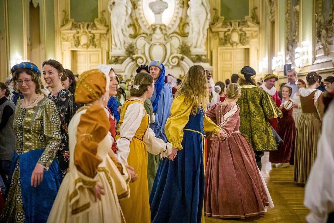 Frankreich,Indre et Loire,Loire-Tal von der UNESCO zum Weltkulturerbe erklärt,Tours,Festsaal des Rathauses,Renaissance-Ball im Kostüm
