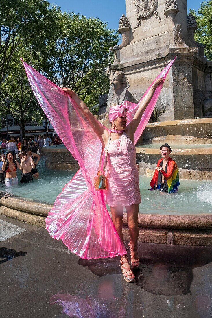 Frankreich,Paris,Gay Pride Parade 2019,Chatelet-Platz,Palmier-Brunnen