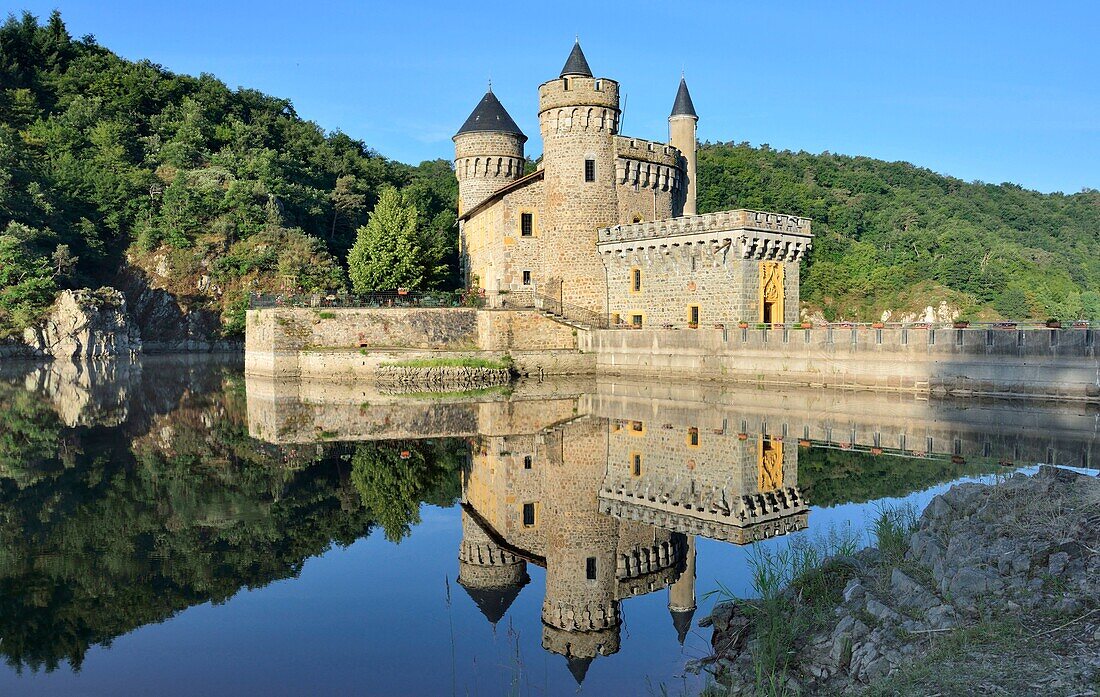 Frankreich,Loire,Saint Priest La Roche,das Schloss und die Loire