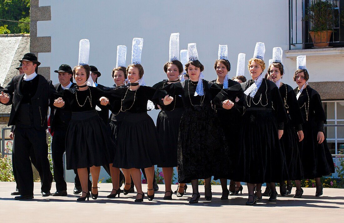 Frankreich,Finistere,Gorse Flower Festival 2015 in Pont Aven,Kreis Ar Vro Vigoudenn von Pont l'Abbé