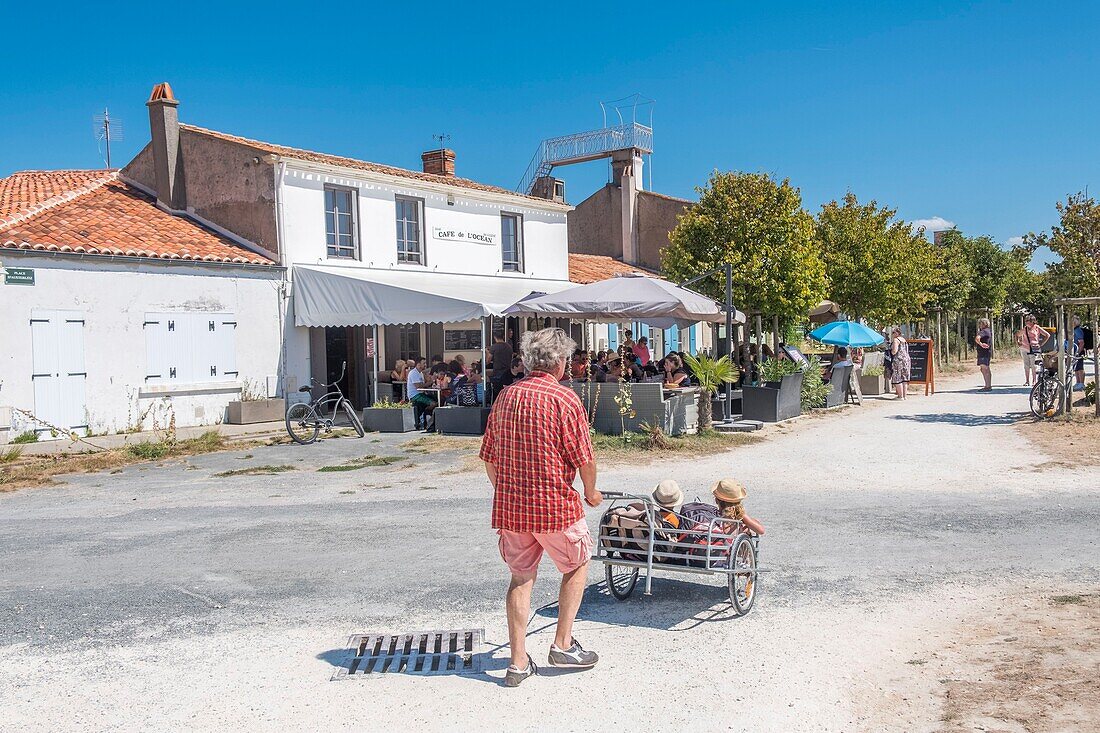 France,Charente Maritime,Ile d'Aix,Ocean cafe,Place d'Austerlitz