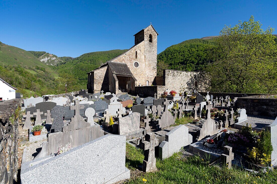 Frankreich,Pyrenees Atlantiques,Baskenland,Haute Soule Tal,Sainte Engrace,die gleichnamige romanische Kirche,die 1085 von der Abtei von Leyre in Navarra gegründet wurde