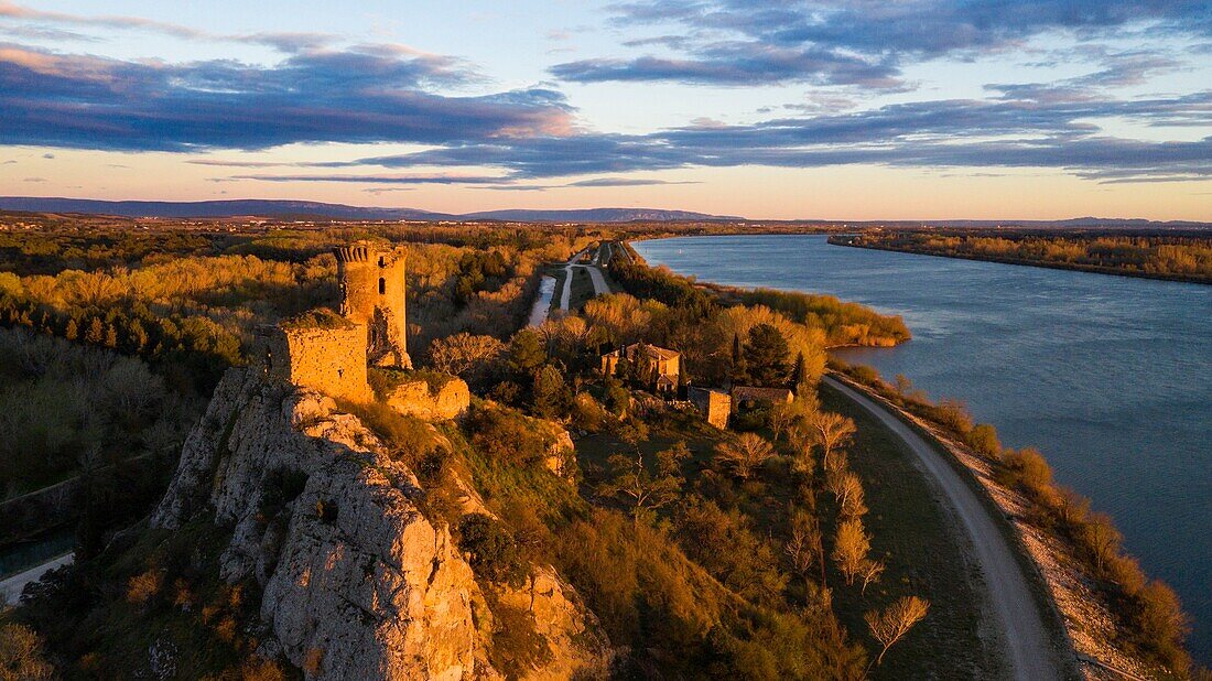 France,Vaucluse,Châteauneuf du Pape,castle of L'Hers (Xe) on the banks of the Rhone (aerial view)