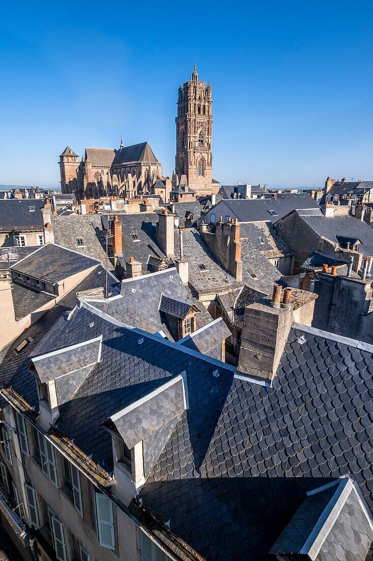 Frankreich,Aveyron,Rodez,Dächer der Stadt und Kathedrale Notre Dame