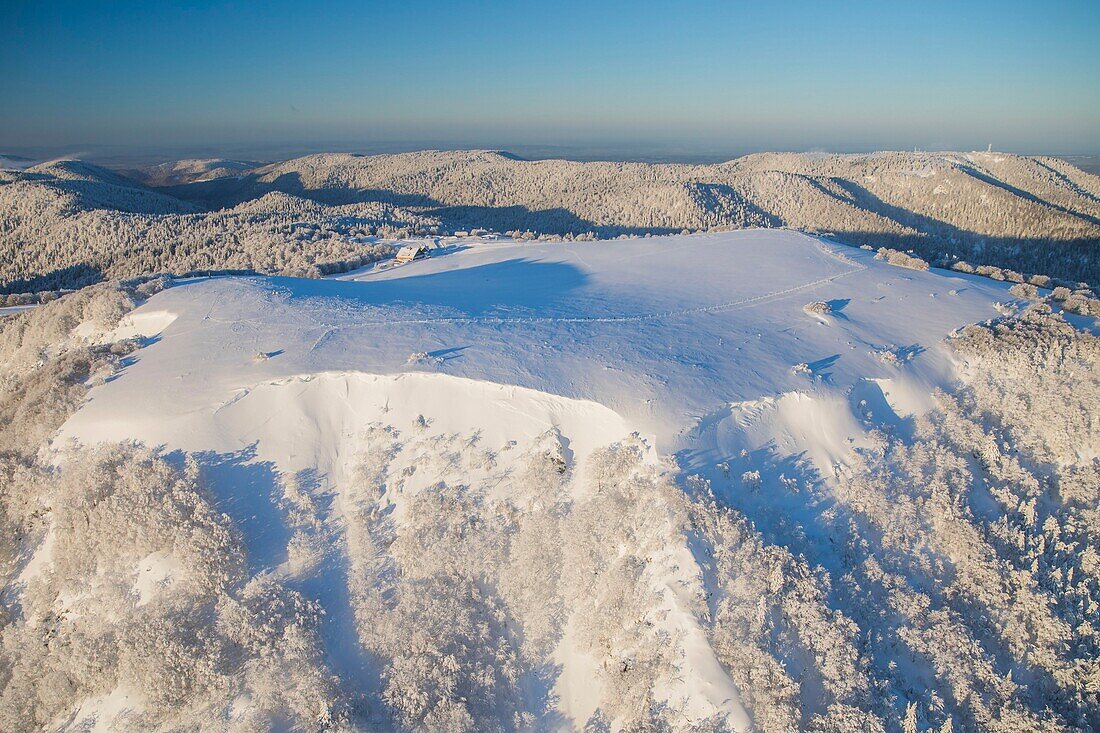 Frankreich,Territoire de Belfort,Ballon d'Alsace,Gipfel (1241 m),Schnee (Luftaufnahme)