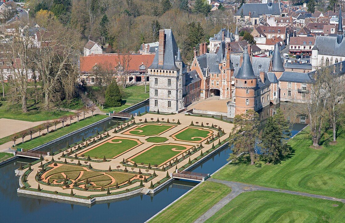 France,Eure et Loir,Mantenon,the castle of Maintenon and its french style gardens according to the plans of Le Nôtre (aerial view)