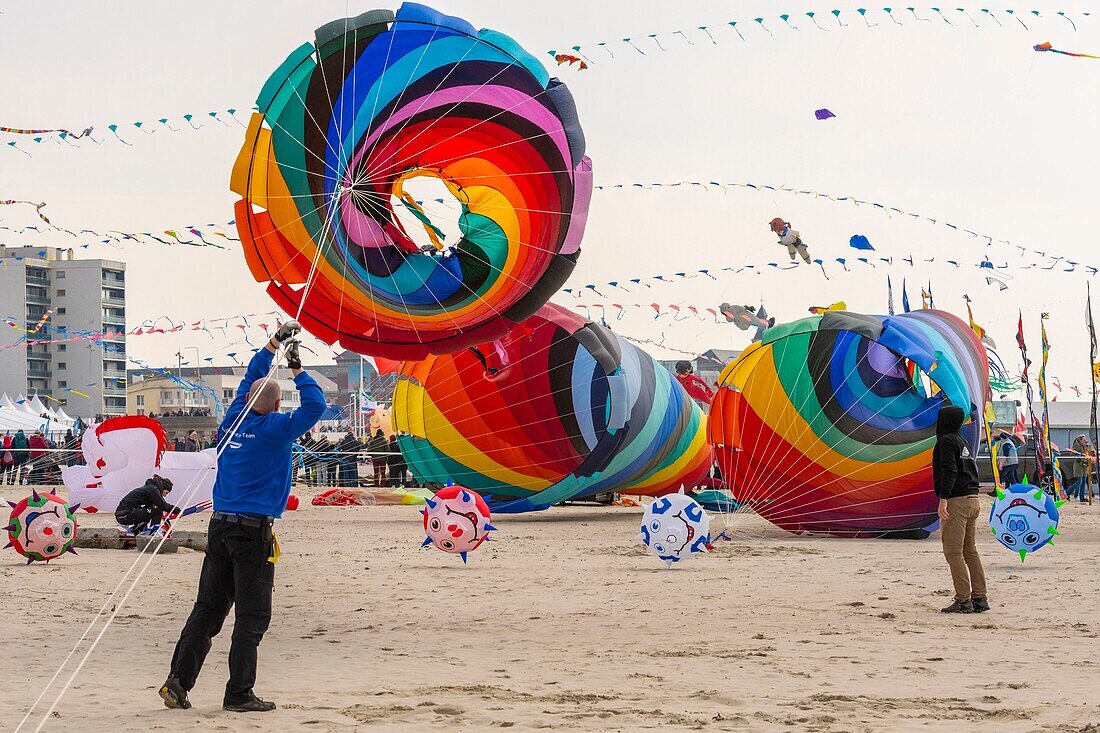 Frankreich,Pas de Calais,Opale Küste,Berck sur Mer,Berck sur Mer International Kite Meetings,während 9 Tagen empfängt die Stadt 500 Drachen aus der ganzen Welt für eines der wichtigsten Kite Events der Welt